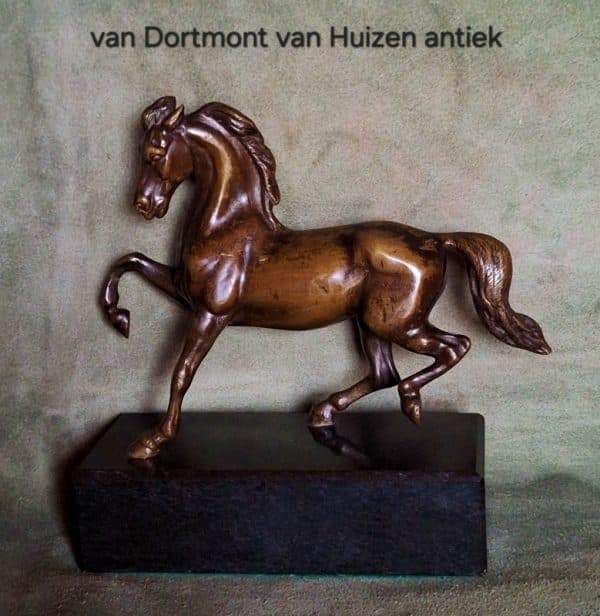 Bronzen paard. VAR00137