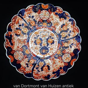 Imari schotel. AAR104