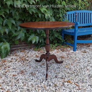 Engelse tilt top tafel. TAF00077