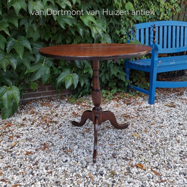 Engelse tilt top tafel. TAF00077