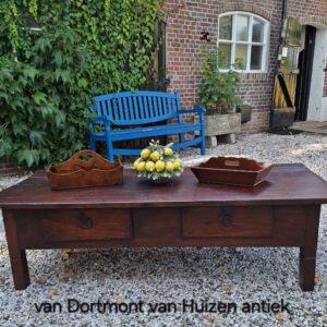Spaanse salontafel. TAF00078