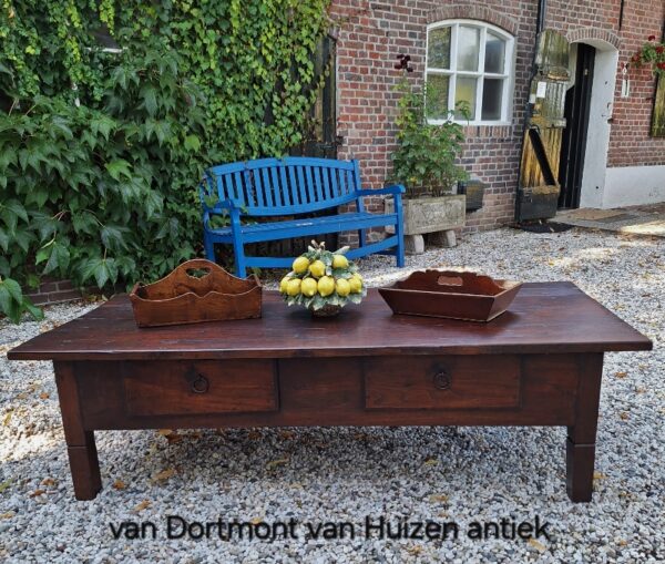 Spaanse salontafel. TAF00078