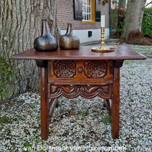 Spaans tafeltje. TAF00080