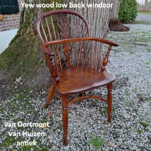 Yew wood windsor. STL00075