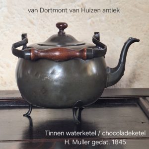 19e eeuwse tinnen chocoladeketel. KTB00248