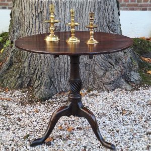 Engelse tilt top tafel. TAF00085